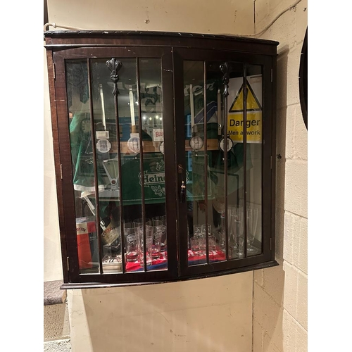 487 - Wall Hanging Glass Door Cabinet including Glass Optics, 6 Southern Comfort Glasses, Heineken Stem Gl... 