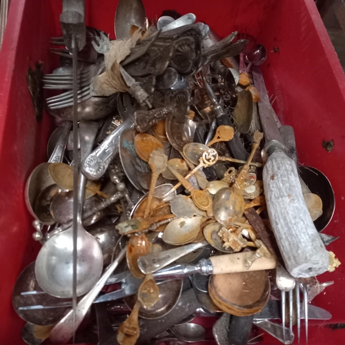 724 - Large Mixed Lot of Cutlery