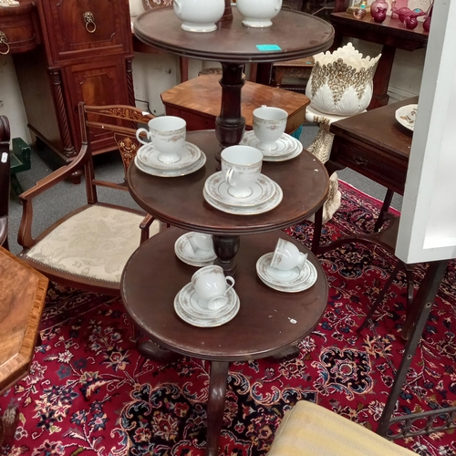 738 - Georgian Mahogany 3 Tier Circular Dumbwaiter