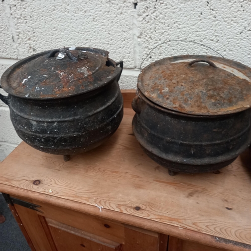 12 - Lot of 5 old  Cast Iron Skillet Pots (as found)