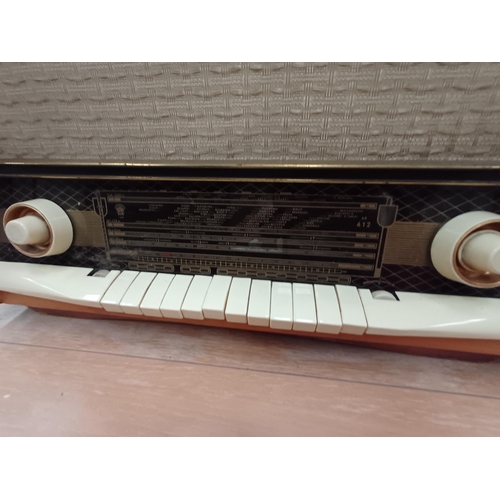 1013 - Vintage Orion Valve Radio