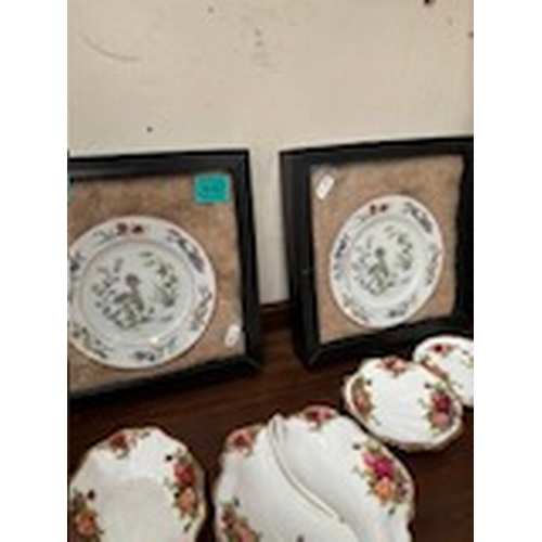 942 - Pair of Oriental Cabinet Plates in Frames