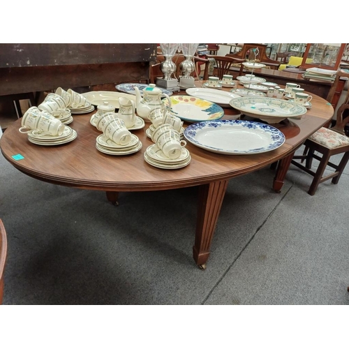 155 - Vintage Mahogany Oval End Table with Centre Leaf