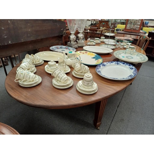 155 - Vintage Mahogany Oval End Table with Centre Leaf