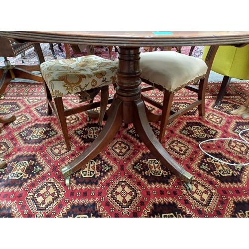 271 - Georgian Mahogany Oval Centre Table with Cross-banded Top on a turned column and 4 splayed legs