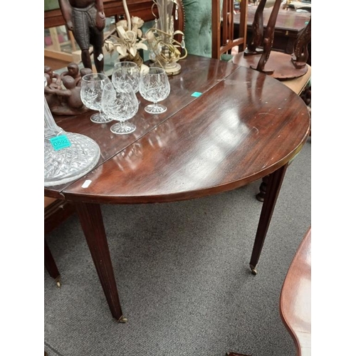 595 - Georgian Mahogany Pembroke Table with Oval Drop Leaves and 4 tapered legs