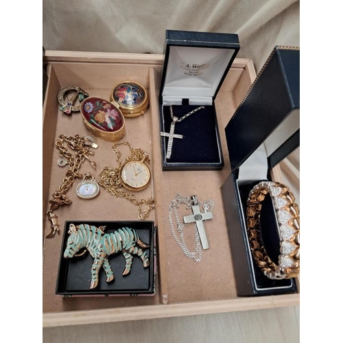 664 - Mixed lot of Jewellery