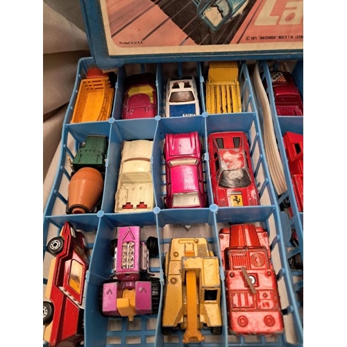 669 - Matchbox Carry Case with 24 Model Cars