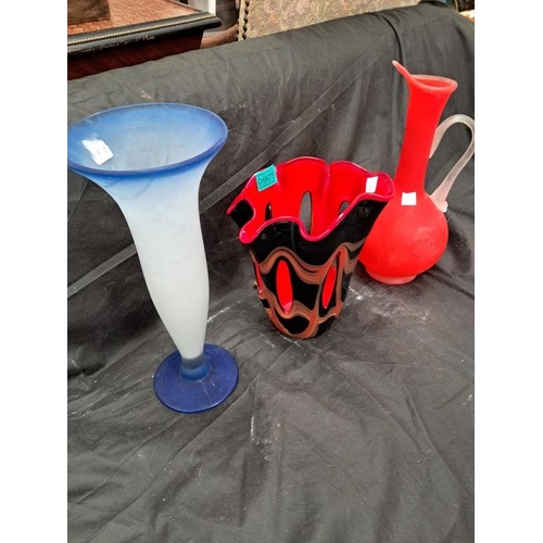 905 - Three Pieces of Coloured Art Glass