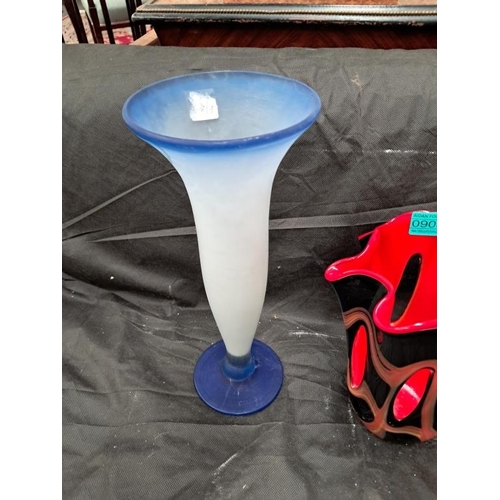 905 - Three Pieces of Coloured Art Glass