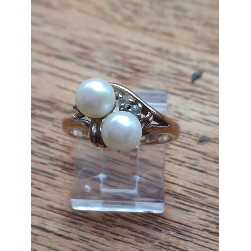 300 - Gold Pearl & Diamond Ring (Size M)