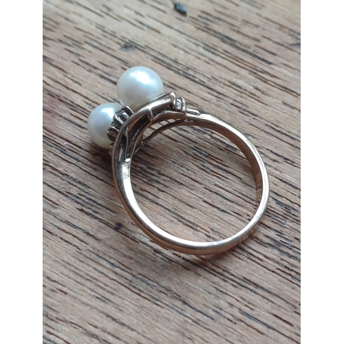 300 - Gold Pearl & Diamond Ring (Size M)