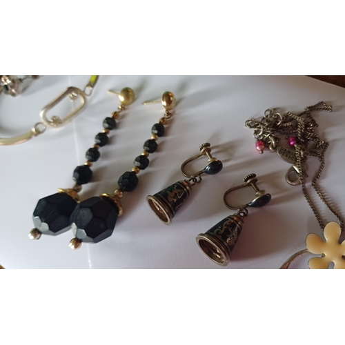 558 - Collection of Jewellery, Pilgrim Necklace, 3 pairs of earrings and a bangle