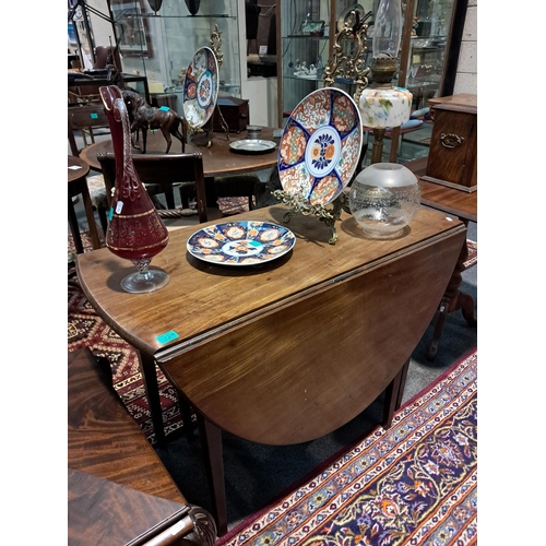 228 - Georgian Mahogany Oval Drop Leaf Pembroke Table