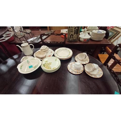 576 - Mixed lot - Cups and Plates