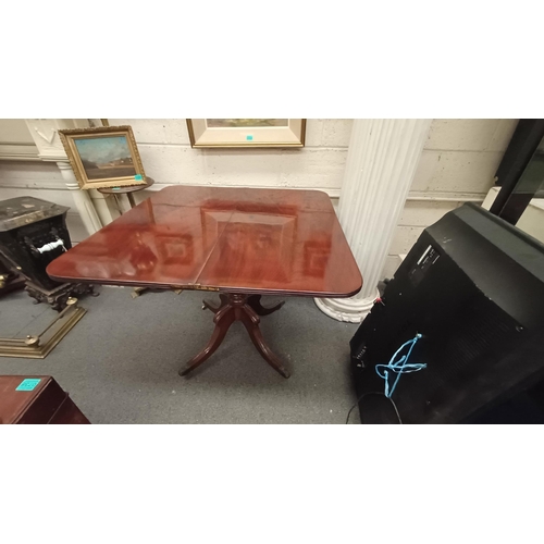 686 - Early 19th Century Mahogany Tea Table on turned column with 4 splay legs on brass castors