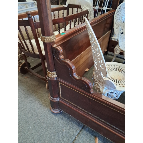 379 - Late 19th Century French Rosewood Bateau en Lit (130cm Wide)