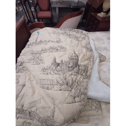 289 - Large Hotel Quality Throw / Quilt