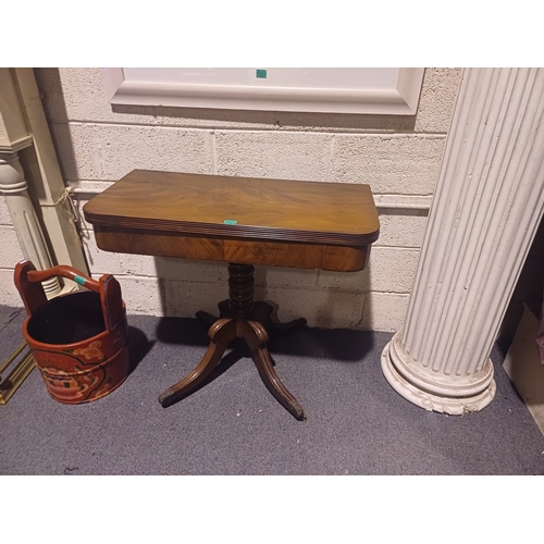 555 - Early 19th Century Mahogany Tea Table on Turned Column with 4 Splay Legs on Brass Castors