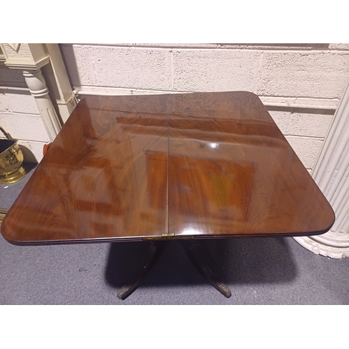 555 - Early 19th Century Mahogany Tea Table on Turned Column with 4 Splay Legs on Brass Castors