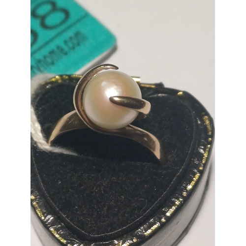 368 - 9 Carat Gold with Pearl Ring - Size L