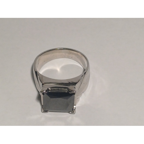 372 - Gents Silver Ring - Size Q