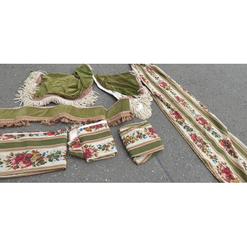 1050A - 2 PAIRS OF FLORAL DECORATED CURTAINS, 2 PELMETS ETC