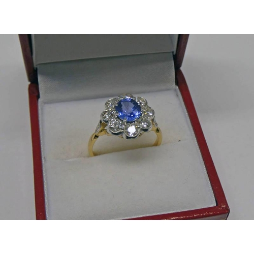 186 - SAPPHIRE & DIAMOND SET CLUSTER RING, THE OVAL SHAPED SAPPHIRE OF APPROX. 1.5 CARATS