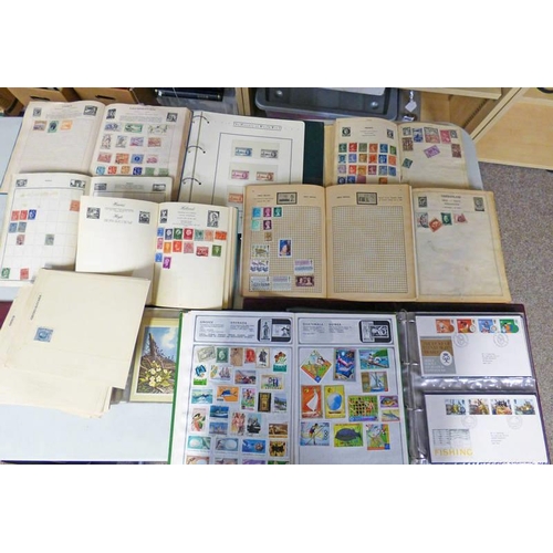 2039 - LARGE SELECTION OF WORLDWIDE STAMPS WITH MOSTLY GB COMMEMORATIVE ISSUES AND 5 EMPTY ALBUMS, MANY 100... 