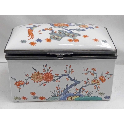 3174 - 19TH CENTURY PORCELAIN CASKET DECORATED WITH FLOWERS & EXOTIC BIRDS  - 18.5 CM WIDE