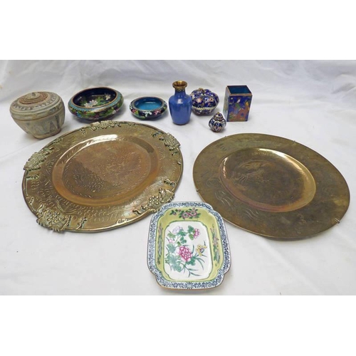 3270 - VARIOUS CLOISONNE DISHES, BOWLS, 2 BRASS TRAYS, POTTERY LIDDED BOWL ETC