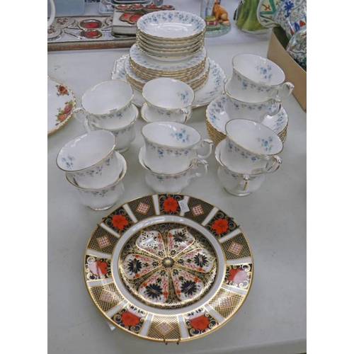 3303 - ROYAL ALBERT 'MEMORY LANE' PATTERN TEA SET TOGETHER WITH ROYAL CROWN DERBY OLD IMARI PATTERN PLATE -... 