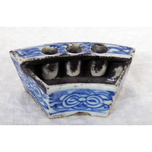 3336 - CHINESE BLUE & WHITE BRUSH WASHER, QING DYNASTY -   8 CM WIDE