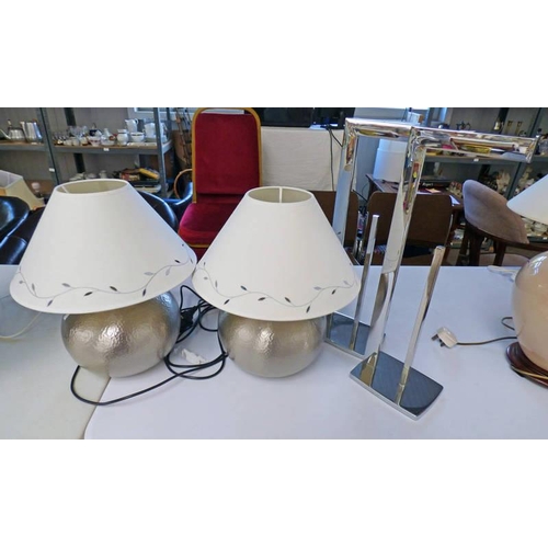 3358 - PAIR OF SILVERED SPHERICAL TABLE LAMPS WITH SHADES, 41CM HIGH, & 2 MAGAZINE RACKS