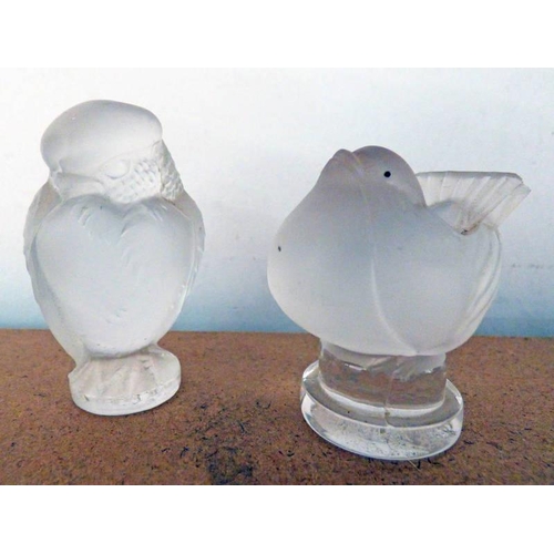 3380 - 2 SMALL RENE LALIQUE FROSTED GLASS BIRD TABLE DECORATIONS, SIGNED IN SCRIPT LALIQUE FRANCE, 5CM HIGH