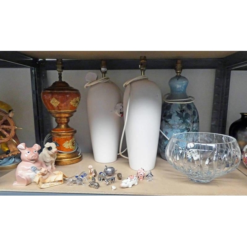 3410 - STUART CRYSTAL BOWL, GRISELDA HILL POTTERY PIG. 4 TABLE LAMPS, BORDER FINE ARTS PIG FIGURES & VARIOU... 