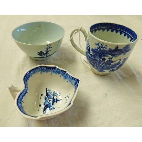 3420 - MID-LATE 18TH CENTURY BLUE & WHITE PORCELAIN TO INCLUDE A WORCESTER TEACUP, LIVERPOOL TEABOWL AND A ... 