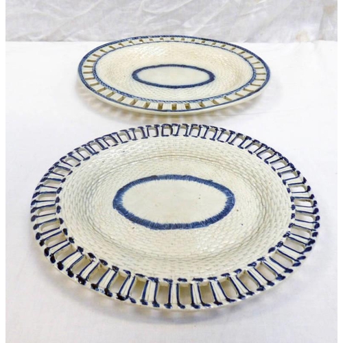 3441 - GRADUATED PAIR OF LATE 18TH PEARLWARE BLUE & WHITE OVAL DISHES WITH PIERCED BORDER & BASKETWORK DECO... 