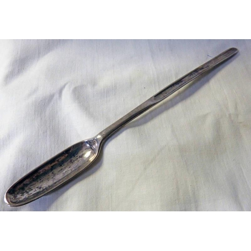 429 - EARLY 18TH CENTURY SILVER MARROW SCOOP, LONDON 1723