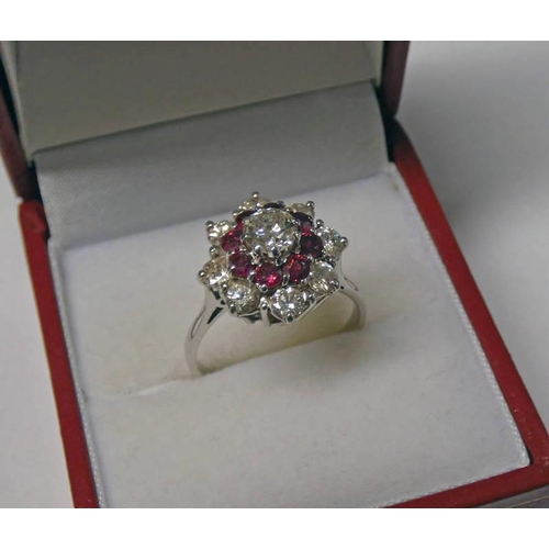 456 - RUBY & DIAMOND CLUSTER RING, THE CENTRAL DIAMOND OF APPROX 0.35 CARATS