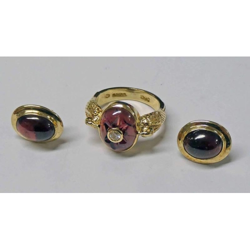 536 - 9CT GOLD CABOCHON SET RING, THE GARNET INSET WITH A DIAMOND , THE YELLOW GOLD MOUNT WITH EAGLE SHOUL... 