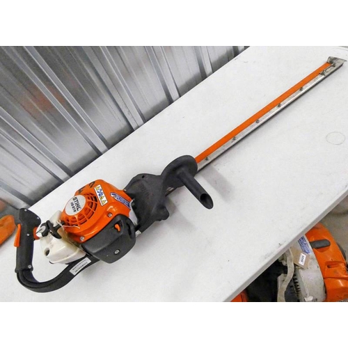 6016 - STIHL HS87R HEDGE TRIMMER - YEAR 2017 SINGLE SIDED PROFESSIONAL HEDGE TRIMMER 30'' BLADE