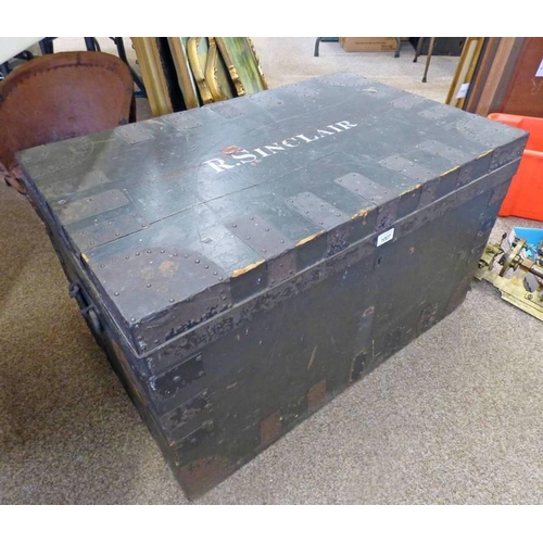 1007 - A BOSNELL WOOD AND METAL TRUNK WITH MARKERS LABEL TO INTERIOR