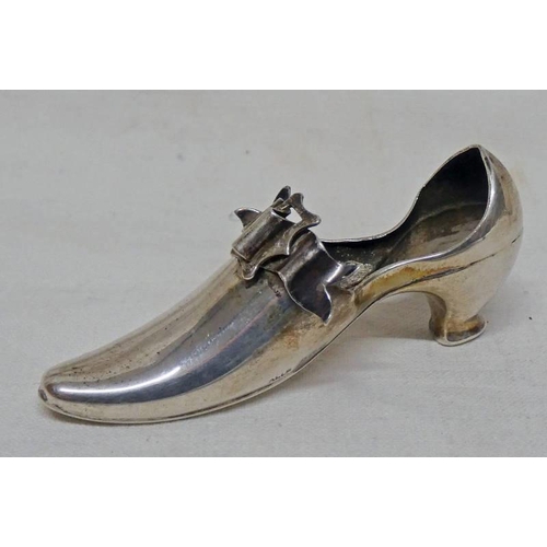 104 - SILVER SHOE PIN CUSHION, BIRMINGHAM 1922