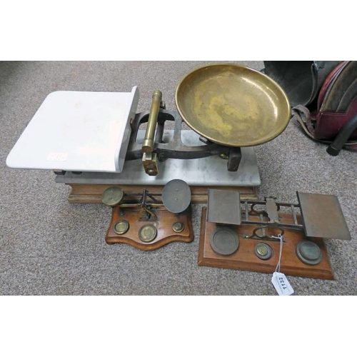 1132 - J WHITE & SON MAKER, AUCHTERMUCHTY SCALES WITH MARBLE TOP AND PORCELAIN PAN TOGETHER WITH SET OF POS... 