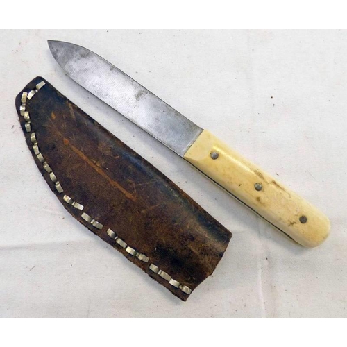 1133 - RUSSELL GREEN RIVER WORKS KNIFE WITH SINGLE EDGE SCALLOP BACK 12.5CM LONG STEEL BLADE AND BONE GRIP ... 