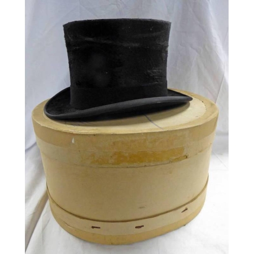 1158 - CHRISTYS LONDON, BLACK TOP HAT WITH BOX 19.5 X 15.5 CM