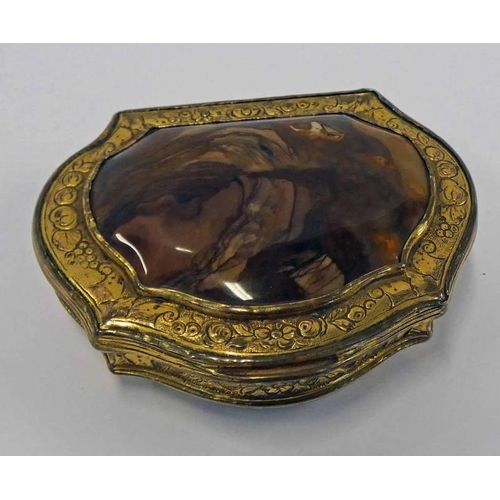 119 - 19TH CENTURY SCOTTISH AGATE MOUNTED SHAPED SNUFF BOX WITH ENGRAVED & GILDED DECORATION - 7 CM WIDE