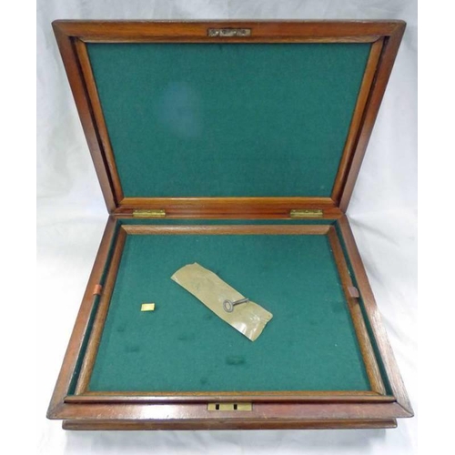 1191 - MAHOGANY CASE WITH LIFT OUT TRAY AND KEY 31.5 X 41 X 9.5 CM