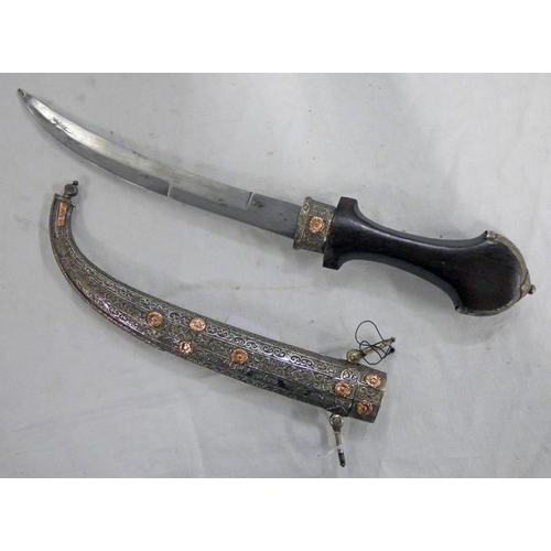 1280 - MOROCCAN JAMBIYA WITH 22.4CM LONG SLIGHTLY CURVED BLADE, WHITE METAL COLLAR AND POMMEL TO HILT WITH ... 